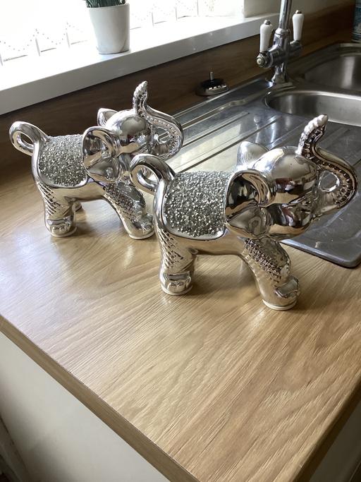  — 2 elephant s ornaments