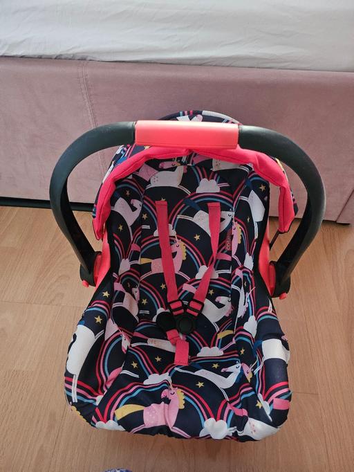  — Dolls car seat