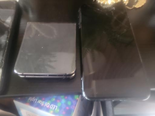 — sansung galaxy  flip 5 needs fixing