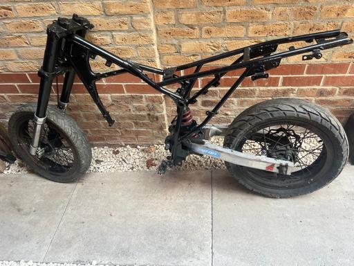  — Supermoto frame with box of bits