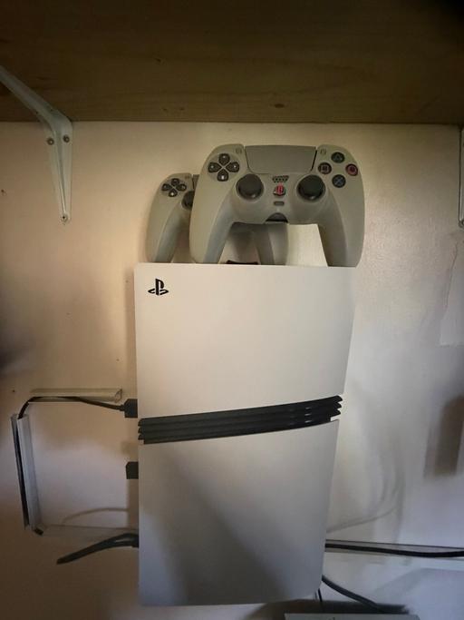 — Ps5 pro with one controller