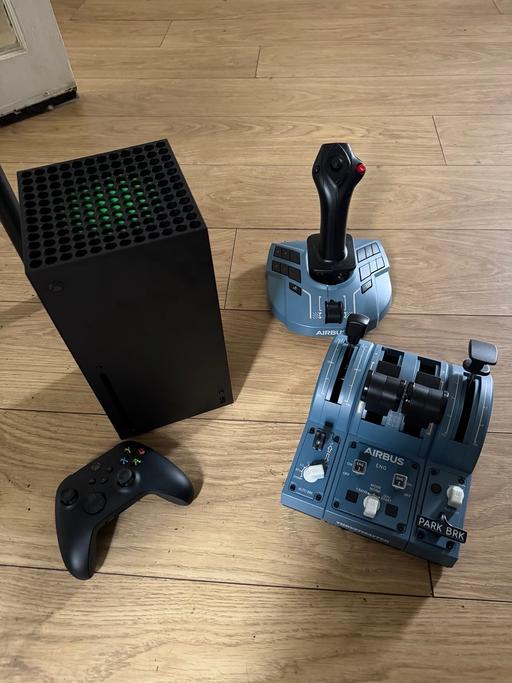  — XBOX SERIES X & THRUSTMASTER CAPTAIN SET