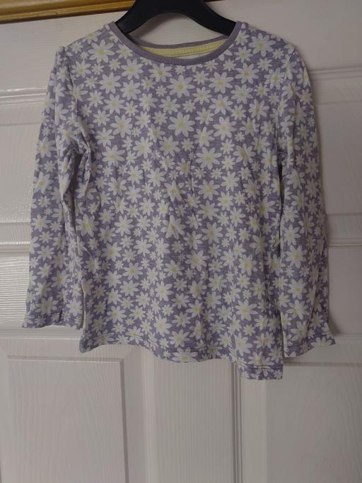  — Girls flower long sleeve top size 3-4 years