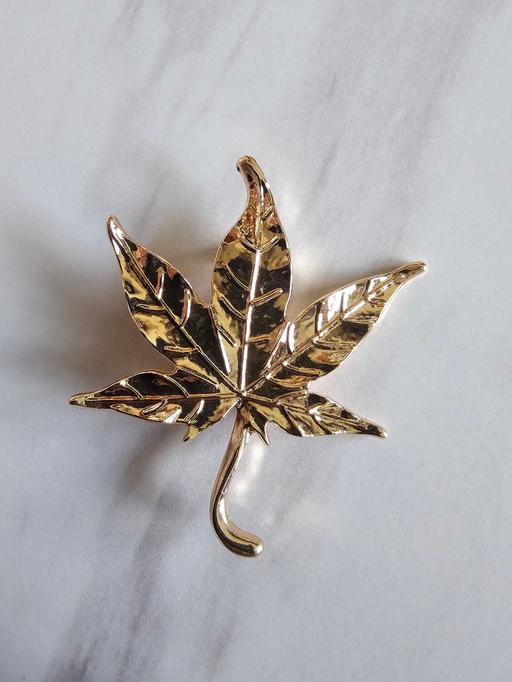  — brooch leaf