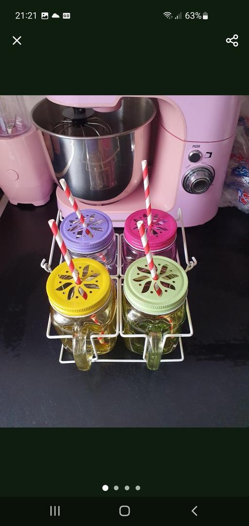  — drinks jars/glasses in basket