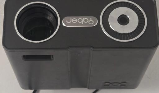  — projector with motorised screen