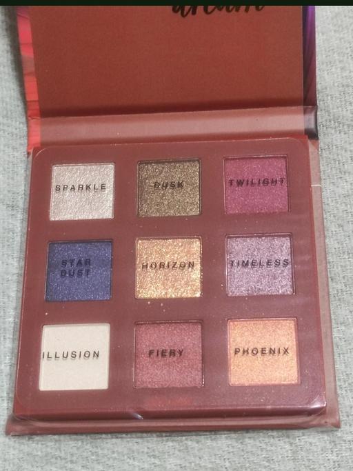  — 9 shade eyeshadow palette