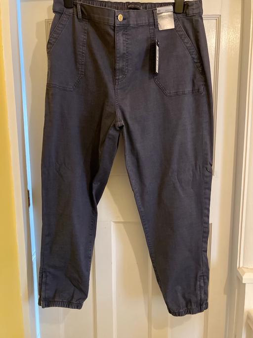  — Lightweight trousers