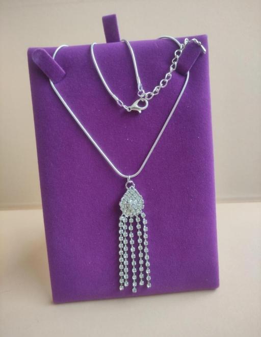  — Beautiful necklace chain