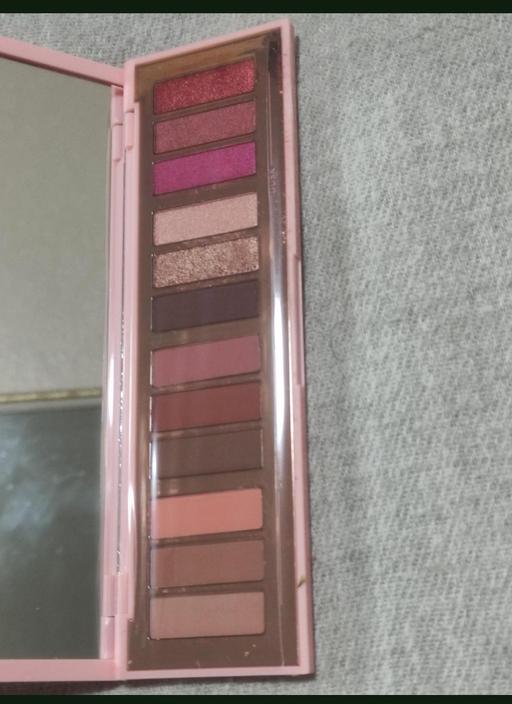  — 12 eyeshadow palette