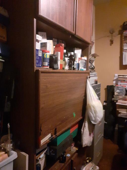  — cabinet /bookcase
