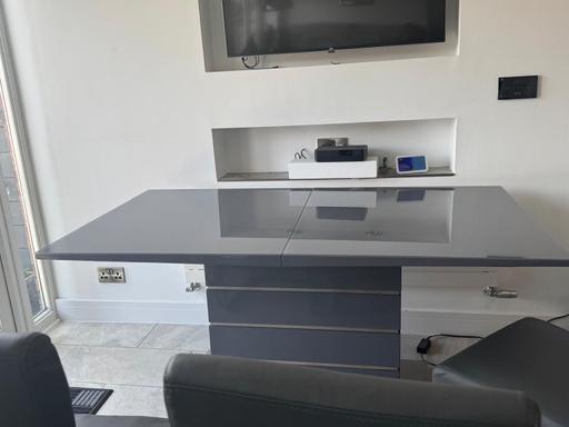  — Kitchen/ dining table