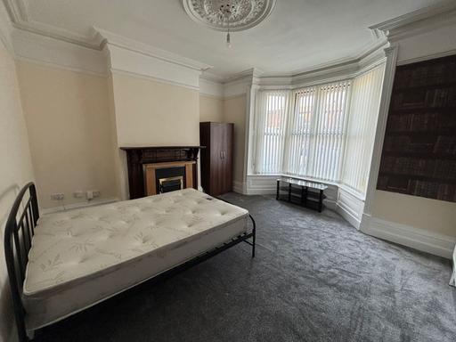  — Huge double bedroom available now! LE50QD