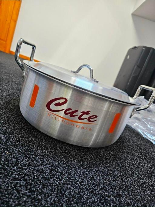  — new stockpot with lid