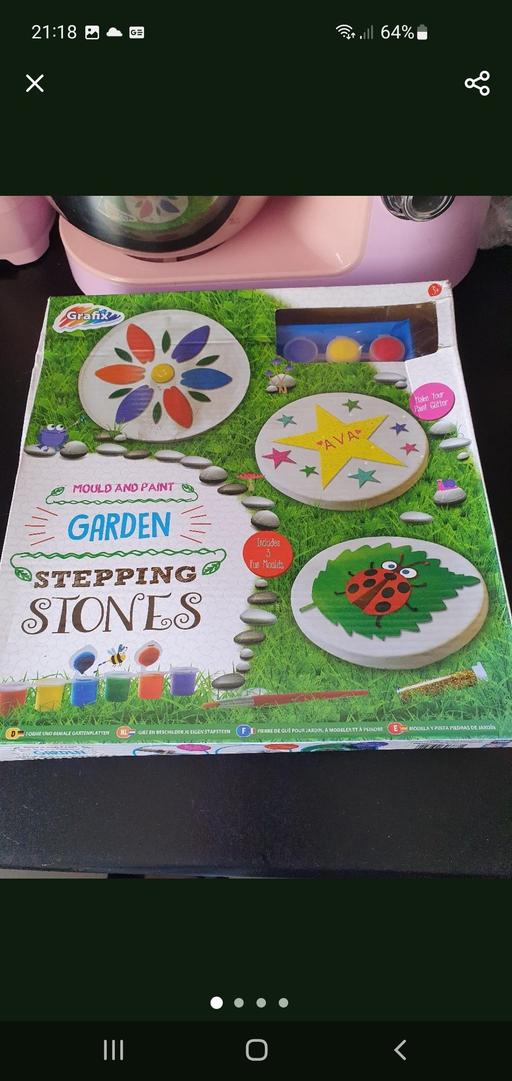  — mould & paint garden stepping stones set NEW