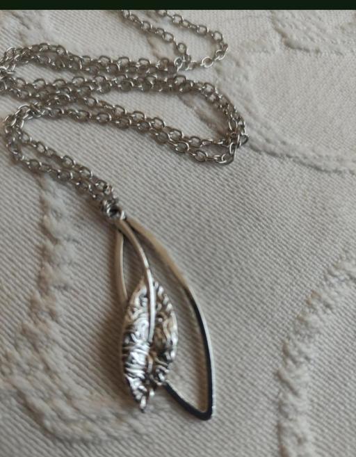  — New beautiful necklace chain