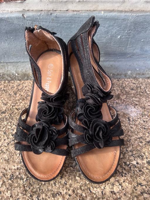  — Black wedges