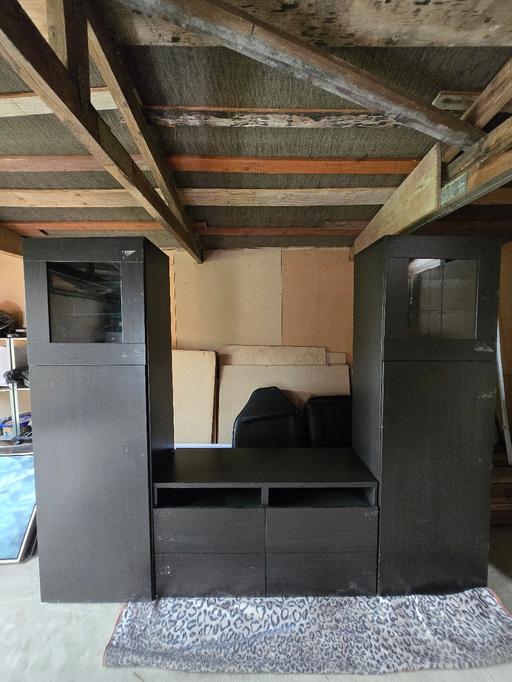  — wardrobes