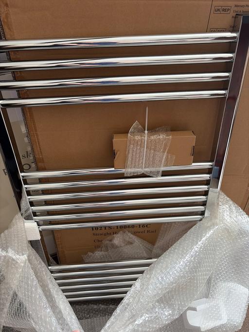 — Straight heated towel rail
