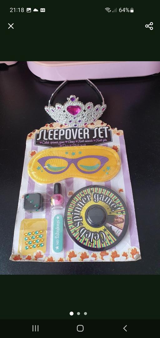  — girls sleepover set & tiara NEW