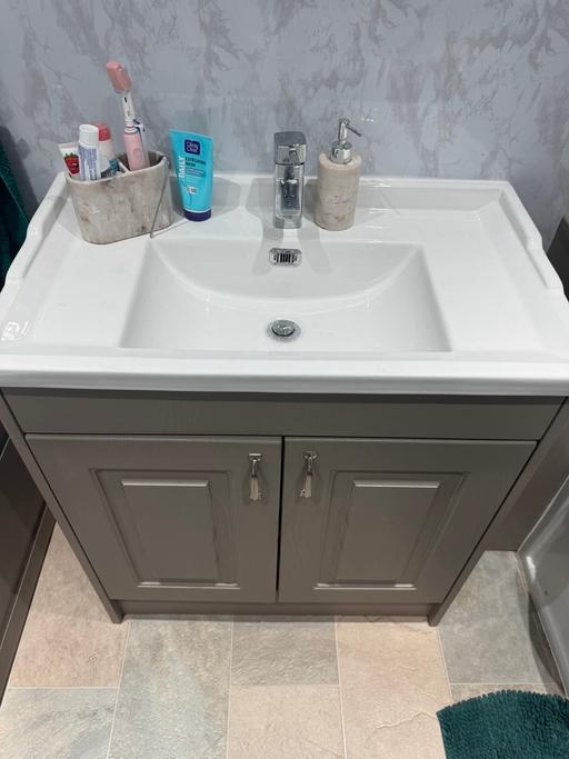  — Vanity sink 