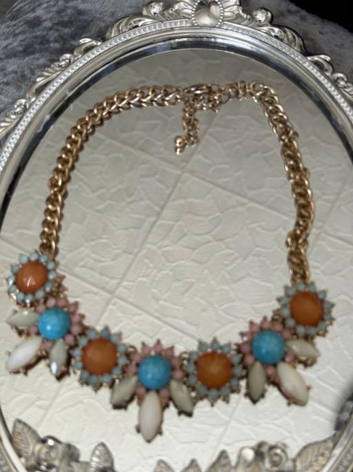  — Women’s necklace