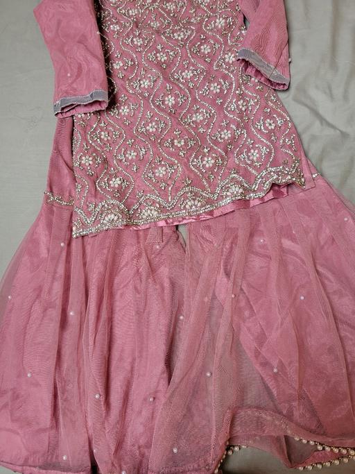  — girl  wedding clothes