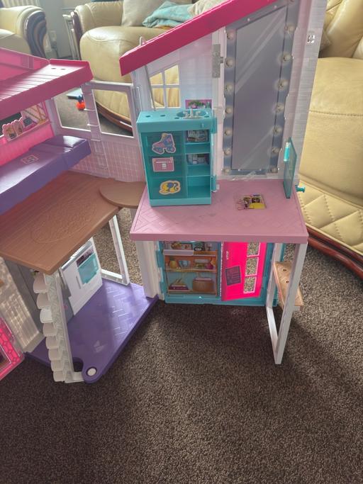  — Barbie Malibu beach house