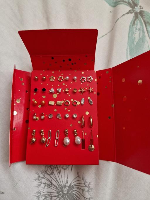  — bn Avon 20pairs earrings