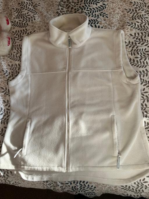  — Body warmer white