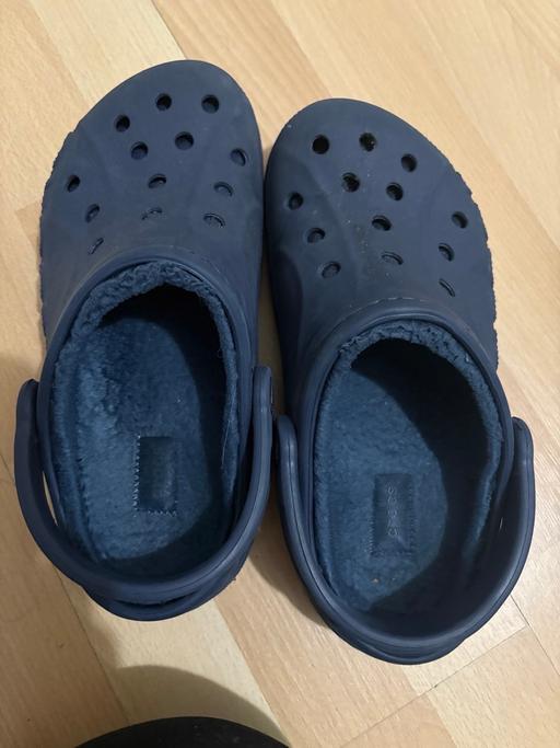 — Woman’s crocs size 5 with fur