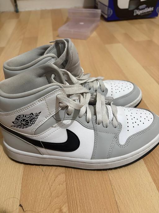  — Nike Jordans united size 5 UK