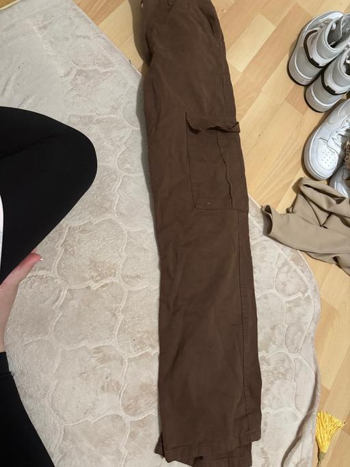  — Stradivarius woman’s Uk 8 cargos