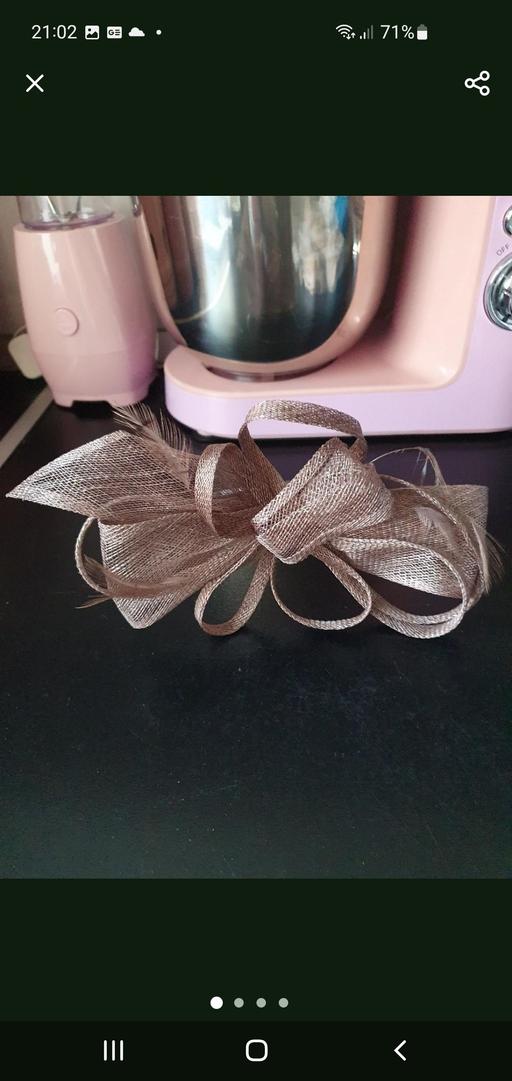  — ladies fascinator