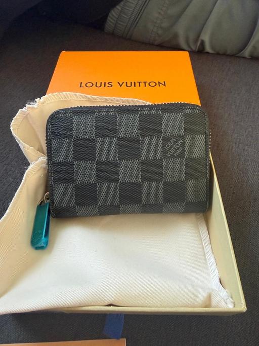  — Louis Vuitton purse