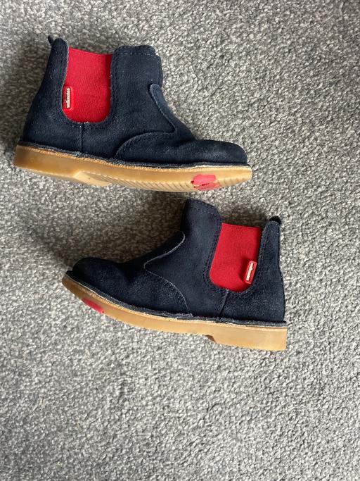  — Boys boots size7