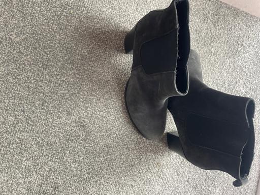  — Ankle boot size 7