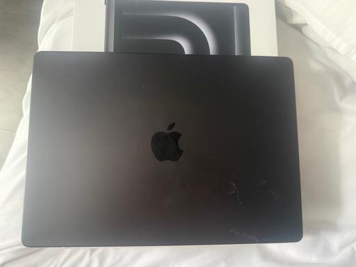  — Apple 14 pro MacBook 2025