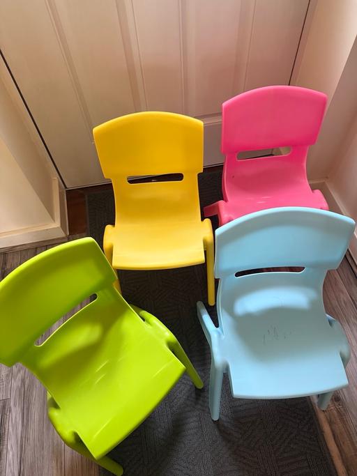  — Chair for kids