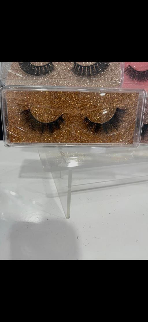  — Eyes lashes