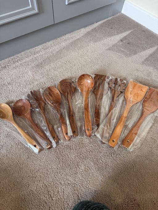  — wooden utensils set
