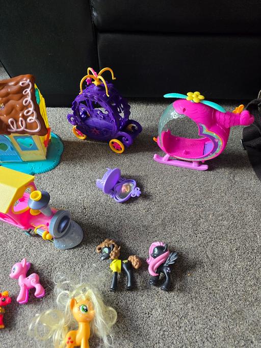  — My Little Pony 4 figures + extra's 