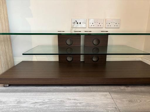  — Table/tv unit
