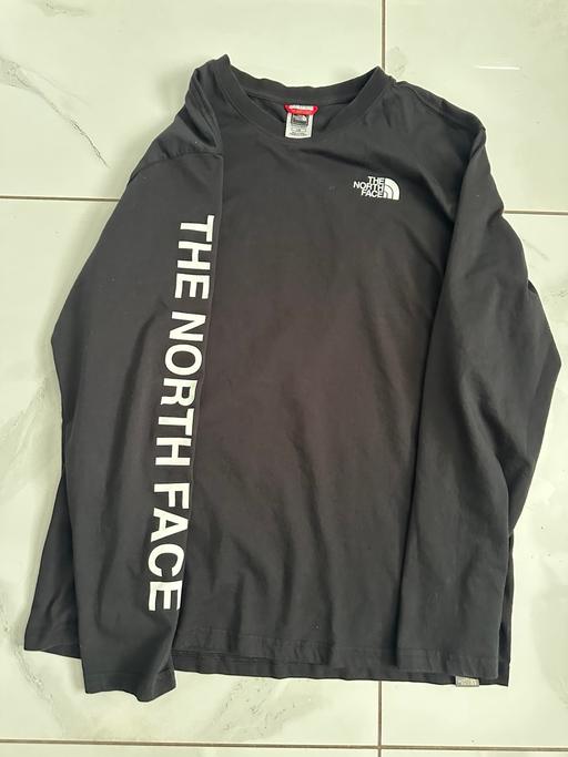  — North face top in large