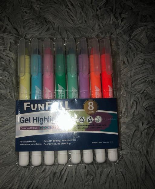  — Gel highlighters