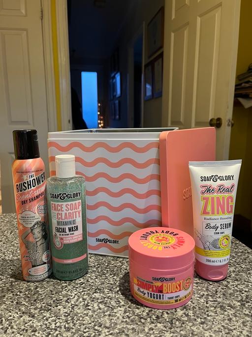  — Soap and Glory Gift Tin