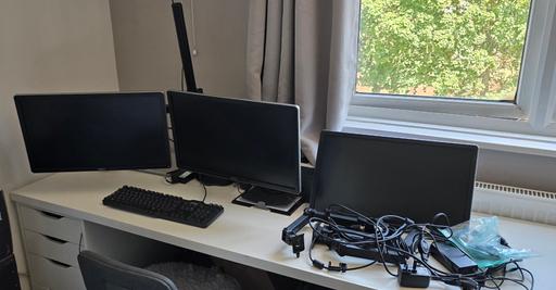  — 3x Dell P2214Hb  monitors, monitors stand and