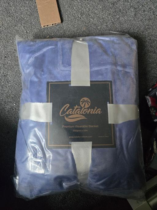  — premium wearable blanket