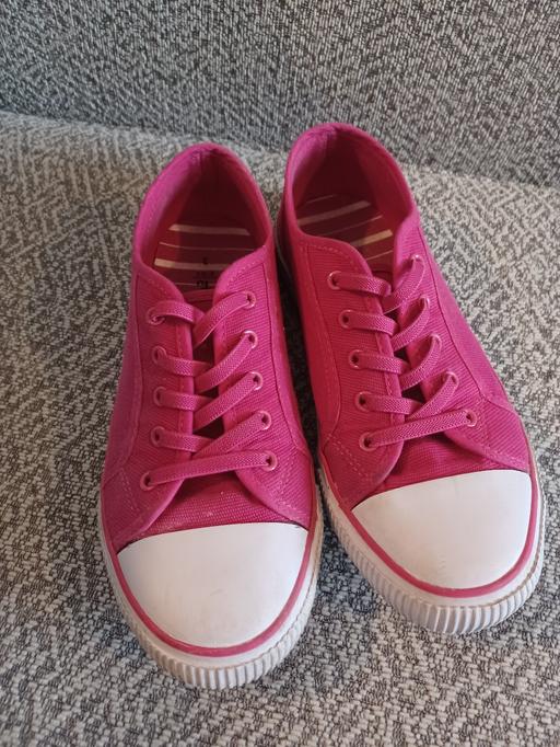  — tu girls pumps size 3