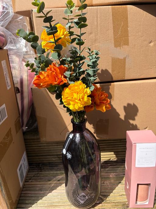  — Large vase and flowers